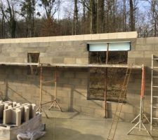 Pose des corniches b&eacute;ton