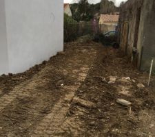 Remise à plat des terres sur le coté