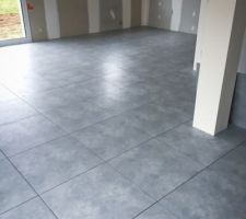 Début de la pose du carrelage gris cachemire 60x60