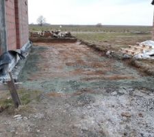 Le terrassement pour la dalle du futur du garage/car port est fait.?