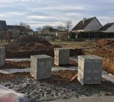 Ah enfin les travaux reprennent bas ouais avec les températures en dessous de zéro ils peuvent pas couler le ciment.
Donc a partir de lundi c'est partie il commence le vide sanitaire.