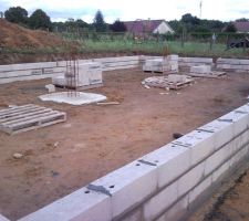 Apr&egrave;s un bon mois d'attente enfin les travaux reprennent. pour le moment rien &agrave; dire
le travail est bien fait.