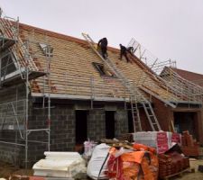 Facade avant, 2 couvreurs en action