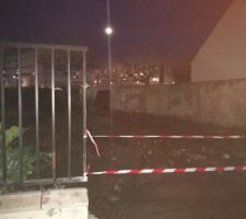 D&eacute;pose portail & cl&ocirc;ture sur 2ml + protection trottoir (pose d'un g&eacute;otextile et grave concass&eacute;)
Le tout pour environ 700?..