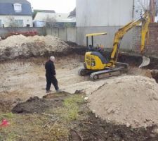 Deuxième jour de terrassement! Ravi du travail rapide et efficace de mon terrassier (RDM)