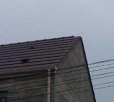 Faîtière manquante à droite...