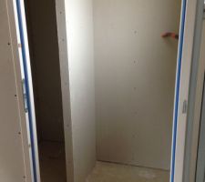 Salle de bain chambre d'amis avec douche italienne
