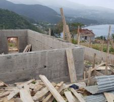 Décoffrage murs soutènement de la terrasse couverte et début coffrage piscine