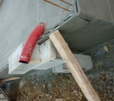 Par la suite, le constructeur a fait rajouter une deuxième couche hydrofuge pour combler les fissures.