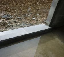 Mise en place des appuis de fenêtre et portes fenetres