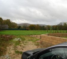 Le terrain, tout beau tout neuf.