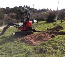 Petite pelle de 3 tonnes en place...