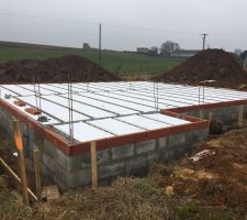 Les isolants avant la dalle...