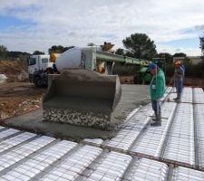 Coulage de la dalle (Entreprise Martins Lunel et Uni B&eacute;ton)