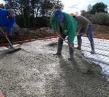 Coulage de la dalle (Entreprise Martins Lunel et Uni B&eacute;ton)