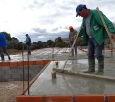 Coulage de la dalle (Entreprise Martins Lunel et Uni B&eacute;ton)
