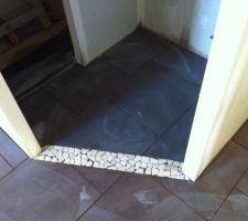 10 septembre : d&eacute;tail de la jonction du carrelage de note chambre et de la sde