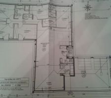 Voici un plan de la maison. Il y a eu quelques modifications au niveau des placards des chambres.