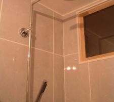 Carrelage jusqu'au plafond