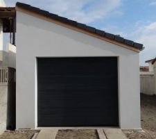 Garage avec porte sectionnelle