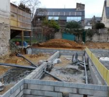 Le vide sanitaire monté, et le creusement de la terrasse