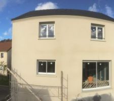 L'enduit des façades commence