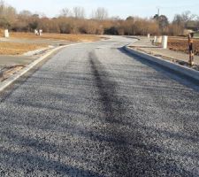 17 février, trottoirs finis et préparation de la route pour l'enrobé