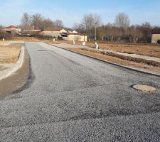 17 février, trottoirs finis et préparation de la route pour l'enrobé