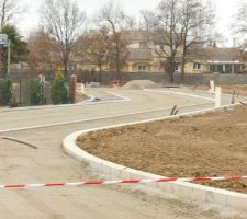 Entr&eacute;e du lotissement (la fin des travaux approche)