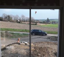 La vue depuis la salle à manger...

Pendant ce temps, les chapes sèchent.