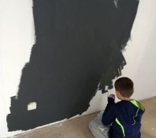 Mon Loulou qui peint sa chambre