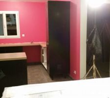 Pose de la cuisine Délinia Rio noire de Leroy Merlin