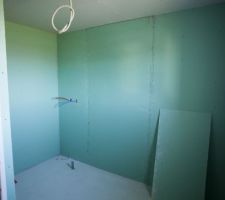 La futur salle de bain à l'étage (douche+baignoire) avec WC