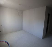Notre chambre avec coin dressing fermé