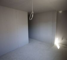 Notre chambre avec coin dressing fermé