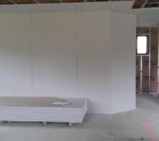Début de l'isolation et montage des cloisons