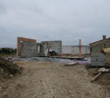 Les 2 premiers murs sont posés