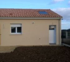 Vue (2) sur l'arriére de la maison avec panneaux photovoltaique