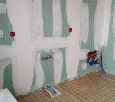 Sdb. Isolant en attente chauffage et chape