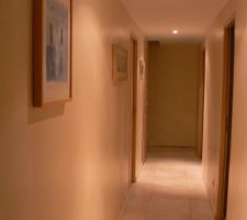 Le couloir des chambres, je le trouve nu....&agrave; voir par la suite