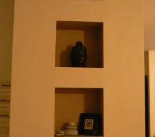 Les niches de l'entr&eacute;e, ambiance zen...