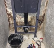 Fixation du bâti des wc suspendu