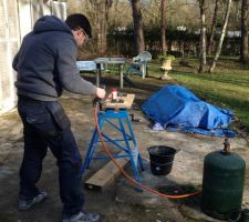Début de la soudure au cuivre (plomberie)