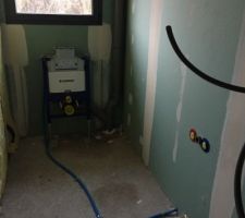 Isolation / cloisons / électricité / sanitaire