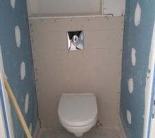 WC suspendu installé