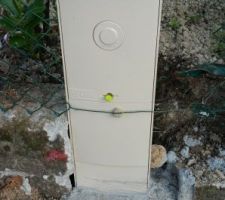 Coffret électrique en limite de propriété