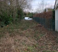 Chemin d'acc&egrave;s au terrain.