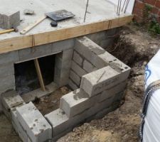 Cour anglaise en cour de montage