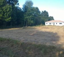 Voil&agrave; le terrain pr&ecirc;t &agrave; accueillir notre maison! on en a bav&eacute;!