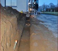 Tranchée pour monter le mur afin de retenir la terre